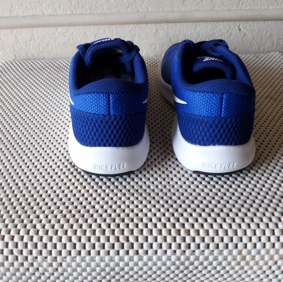 Nike - Picture 3 of 5